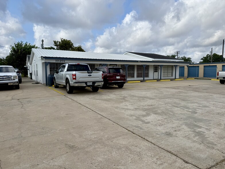 10201 Leopard St, Corpus Christi, TX for sale - Building Photo - Image 2 of 15