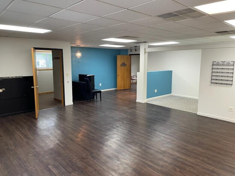6904 Gratiot Rd, Saginaw, MI à louer - Photo du bâtiment - Image 2 de 6