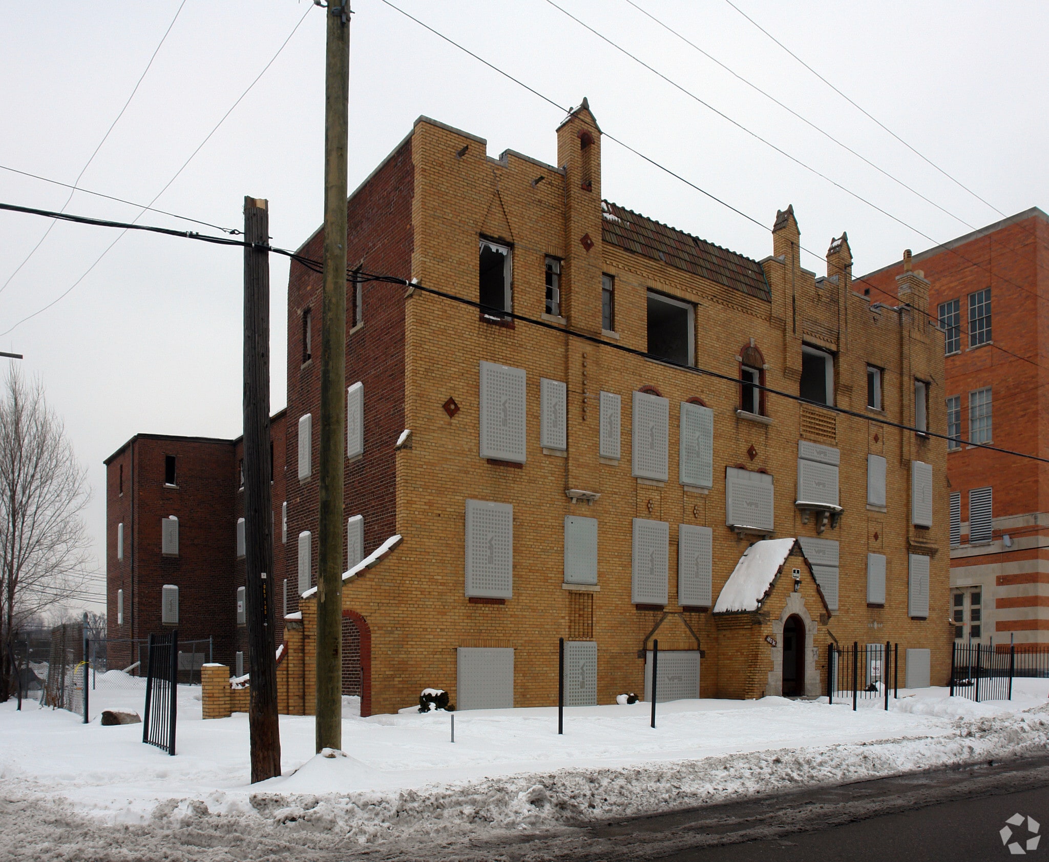 Detroit Multifamily Units portfolio of 5 properties for sale on LoopNet.ca Primary Photo- Image 1 of 41