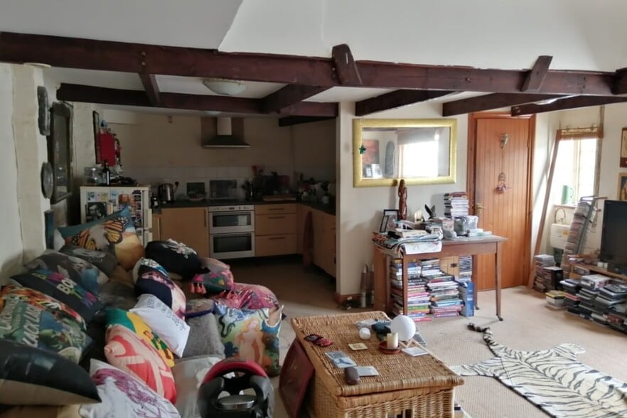 10B Coinagehall St, Helston for sale - Interior Photo - Image 3 of 3