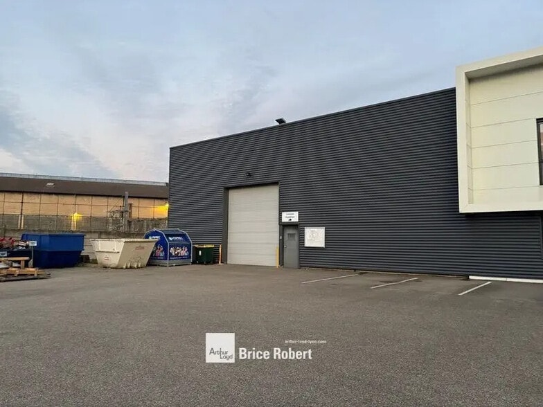 Flex in Saint-Fons for lease - Building Photo - Image 2 of 7
