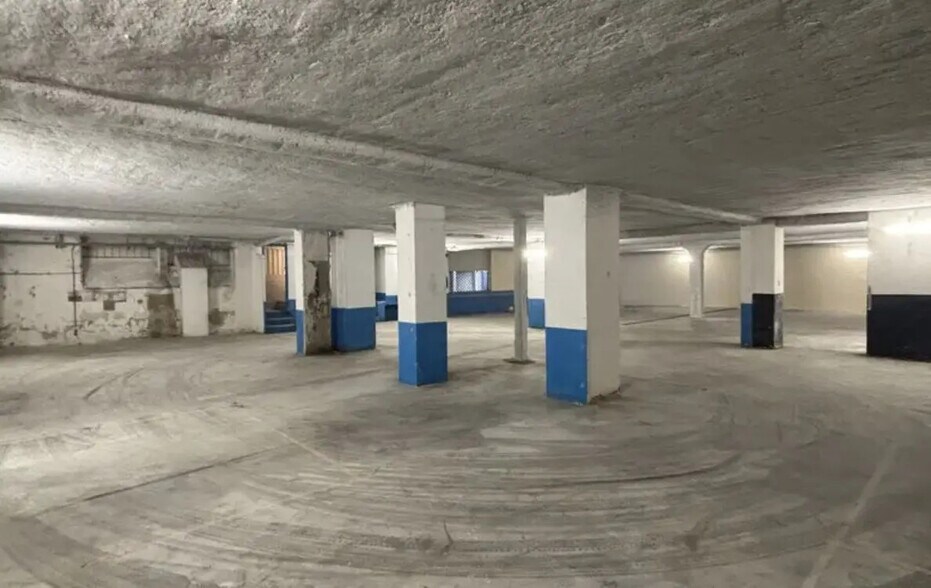 Industriel dans Marseille à louer - Photo du bâtiment - Image 3 de 6