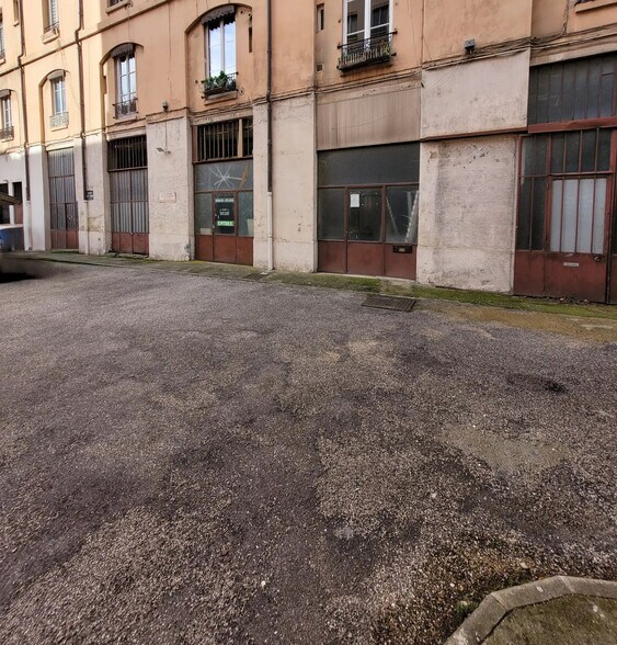 Industriel dans Lyon à vendre - Photo du bâtiment - Image 1 de 1