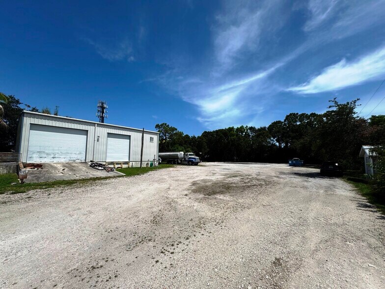 3596 Prospect Ave, Naples, FL à louer - Photo du bâtiment - Image 2 de 5