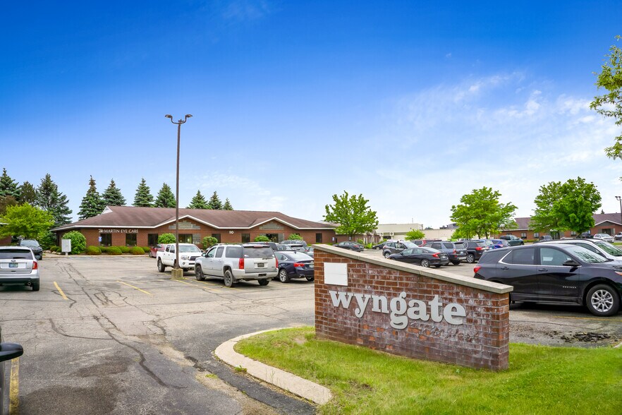 114 S Greenville West Dr, Greenville, MI à louer - Photo du bâtiment - Image 3 de 7