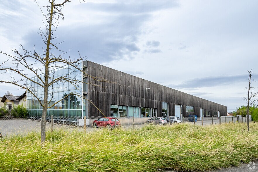 Flex in Saint-Priest for lease - Primary Photo - Image 1 of 5