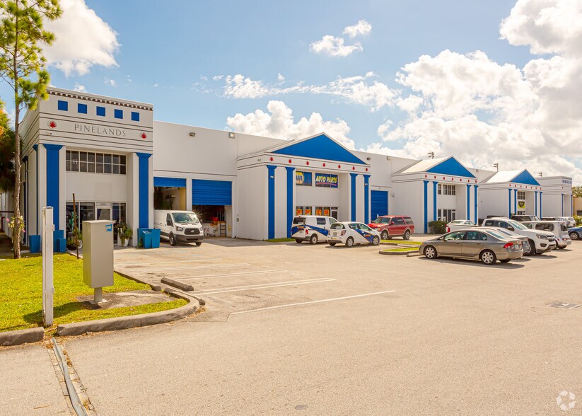 13450-13464 SW 131st St, Miami, FL à louer - Photo du bâtiment - Image 1 de 4