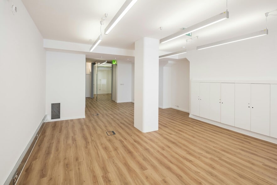 60-66 Saffron Hl, London for lease - Interior Photo - Image 3 of 14
