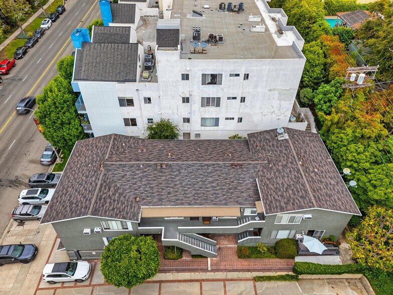 1940 S Beverly Glen Blvd, Los Angeles, CA à vendre - Photo du bâtiment - Image 2 de 30