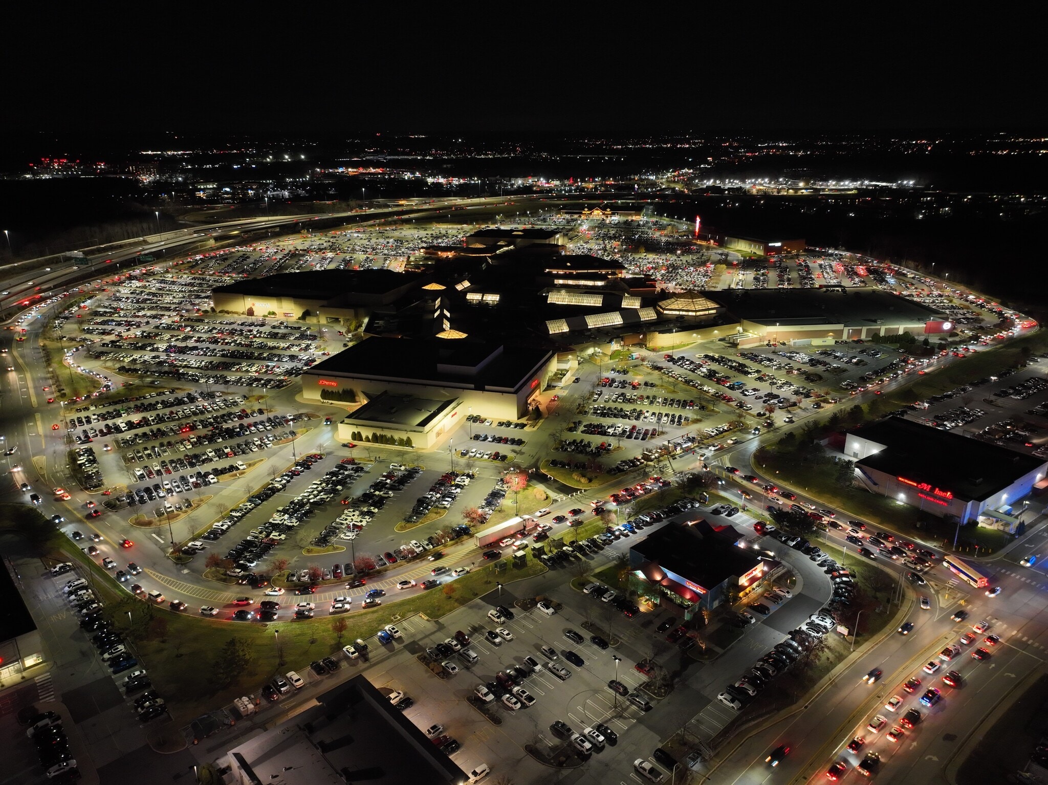 100-808 Christiana Mall, Newark, DE for lease Primary Photo- Image 1 of 7