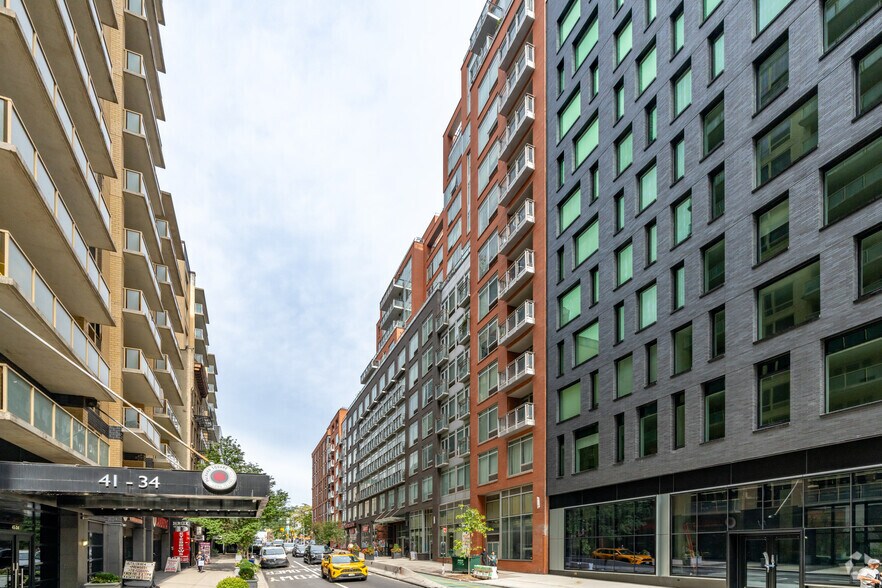 4117 Crescent St, Long Island City, NY à louer - Photo du bâtiment - Image 3 de 6