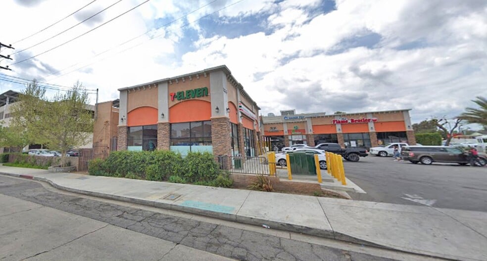 13606 Roscoe Blvd, Panorama City, CA à louer - Photo du bâtiment - Image 2 de 3