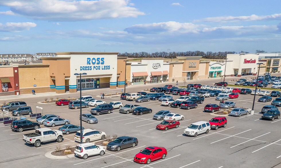 2716-2762 N Greenwich Ct, Wichita, KS for lease - Primary Photo - Image 1 of 7