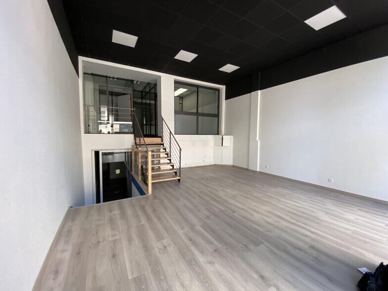 Retail in Chartres for lease - Interior Photo - Image 3 of 13