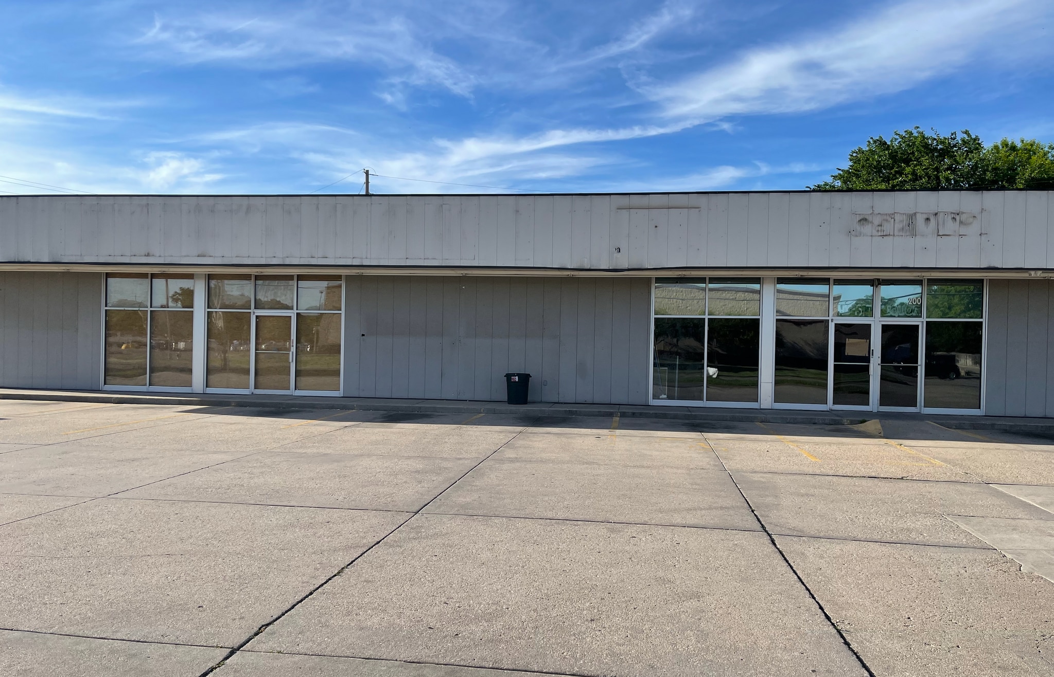 200 E 12th St, Newton, KS for lease Primary Photo- Image 1 of 2