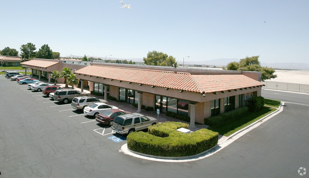 6330 S Eastern Ave, Las Vegas, NV à louer - Photo du bâtiment - Image 3 de 103