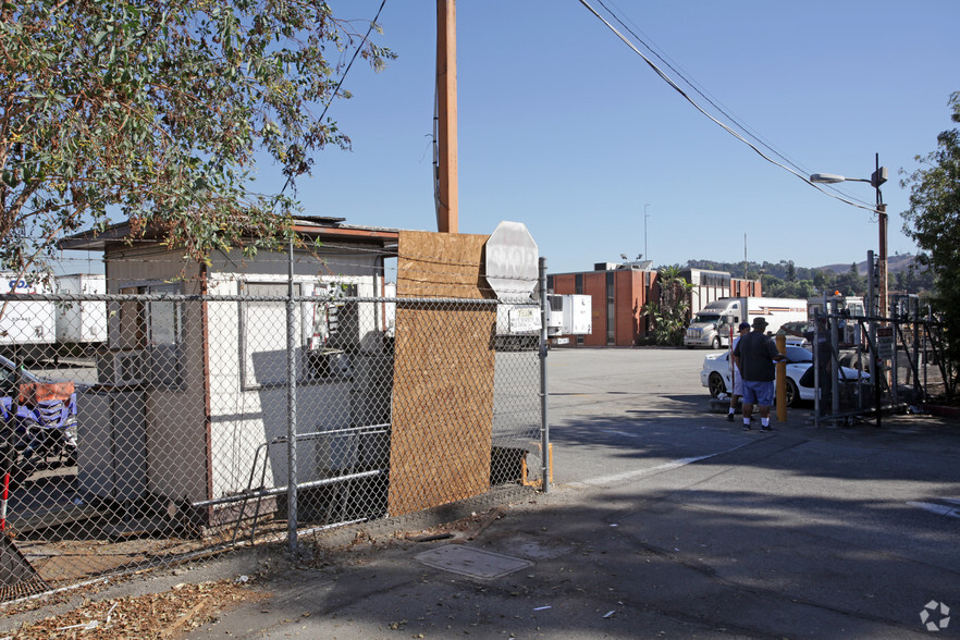 9933 Beverly Blvd, Pico Rivera, CA à louer - Photo du bâtiment - Image 3 de 3