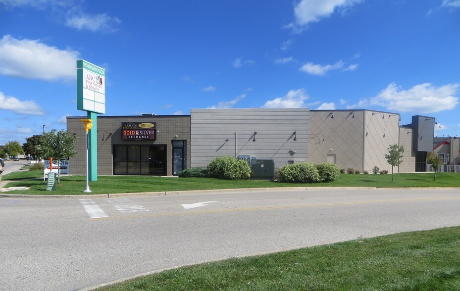 3327 28th St SE, Grand Rapids, MI à louer - Photo du bâtiment - Image 2 de 5