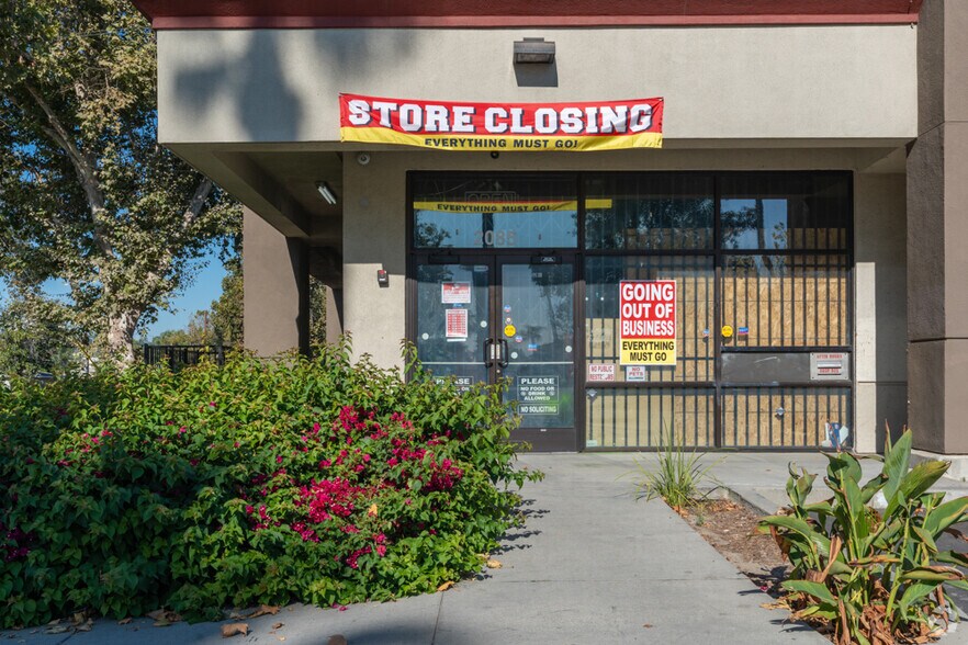 2061-2085 S Garey Ave, Pomona, CA à louer - Photo du bâtiment - Image 3 de 13