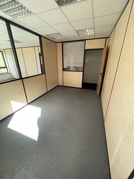 4 Allée Kepler, Champs-sur-Marne for lease - Interior Photo - Image 2 of 16