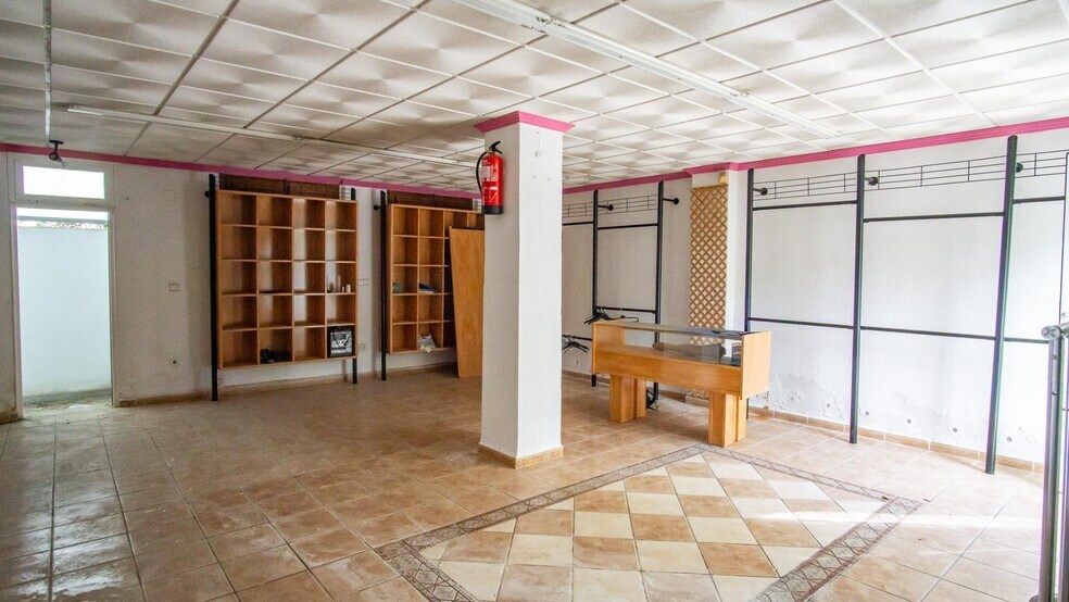 Retail in Elda, Alicante for sale - Interior Photo - Image 2 of 15
