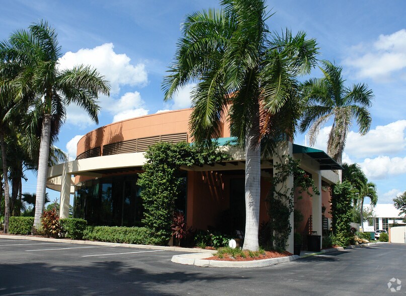 11280 Tamiami Trl N, Naples, FL à vendre - Photo du bâtiment - Image 3 de 21