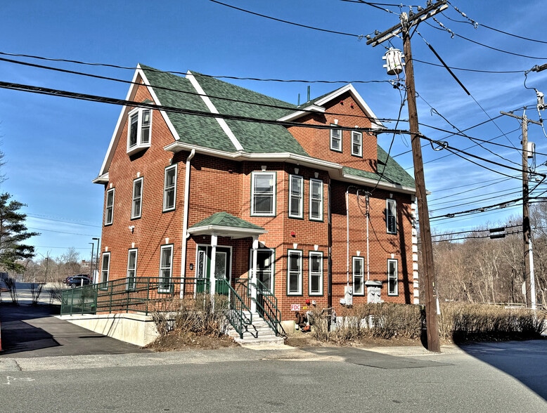 44 Montvale Ave, Stoneham, MA for sale - Building Photo - Image 1 of 31