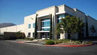 Plus de détails pour 10725 Sierra Ave, Fontana, CA - Industriel à louer