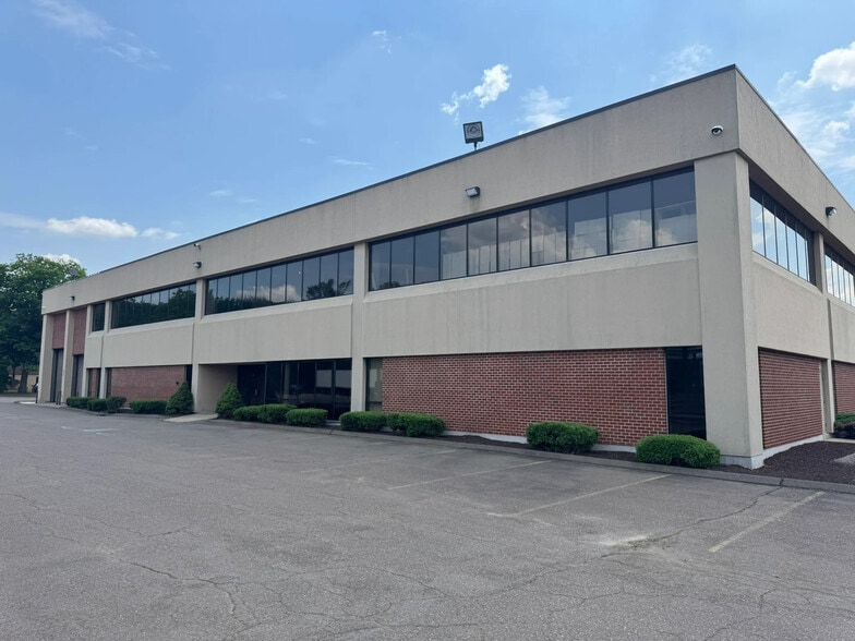 8 Nutmeg Rd S, South Windsor, CT for lease - Building Photo - Image 1 of 13