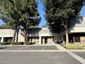 11721 Telegraph Rd, Santa Fe Springs, CA à louer Photo du bâtiment- Image 2 de 12