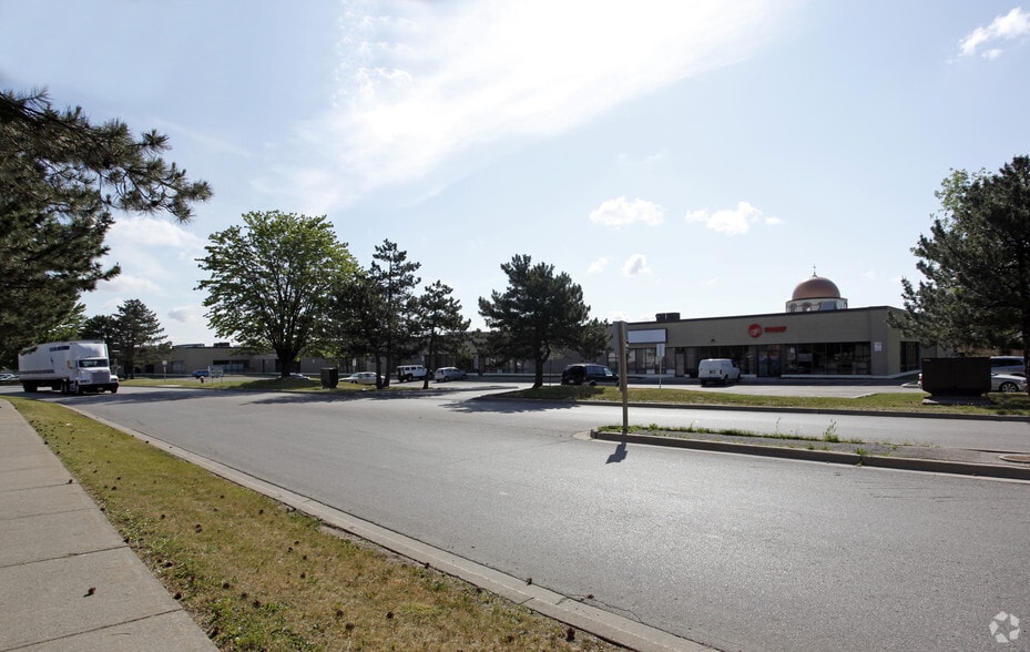 1600 Aimco Blvd, Mississauga, ON for sale - Primary Photo - Image 1 of 1