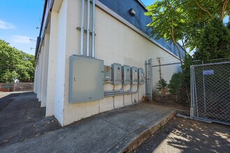 12404 NE Halsey St, Portland, OR for lease Building Photo- Image 1 of 23