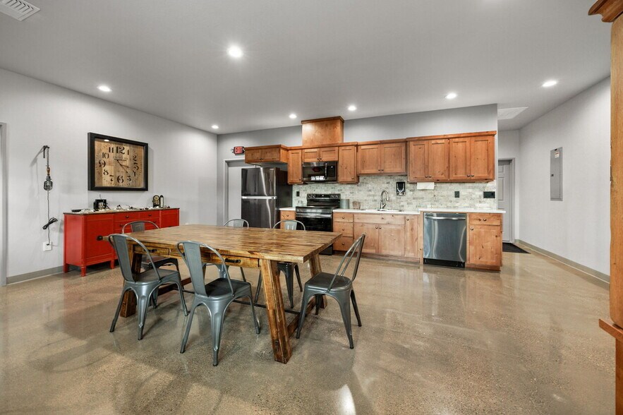 3847 S Pacific Hwy, Medford, OR à vendre - Photo du bâtiment - Image 3 de 22