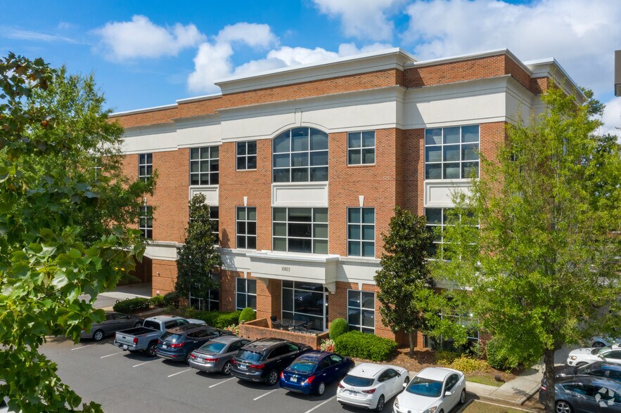 10815 Sikes Pl, Charlotte, NC à louer - Photo du bâtiment - Image 2 de 4
