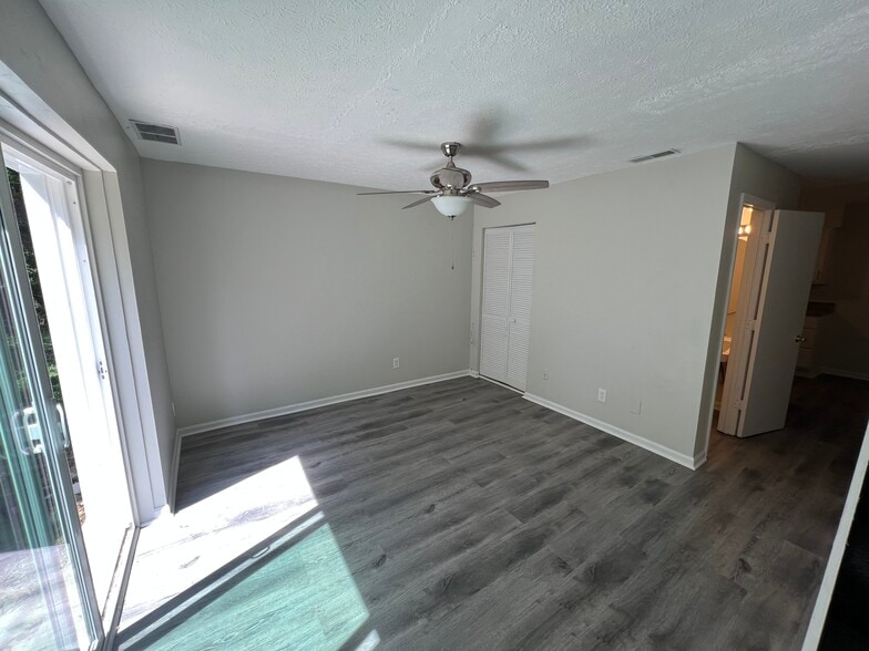 600-638 Francis Ave, Clarksville, IN à vendre - Photo du bâtiment - Image 2 de 7