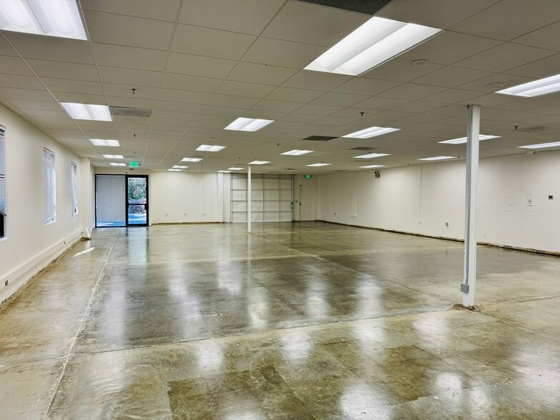 101 Cooper Ct, Los Gatos, CA for lease - Interior Photo - Image 2 of 15