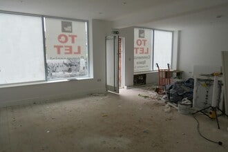 188 Beacon Hill Rd, Fleet à louer Photo intérieure- Image 1 de 3