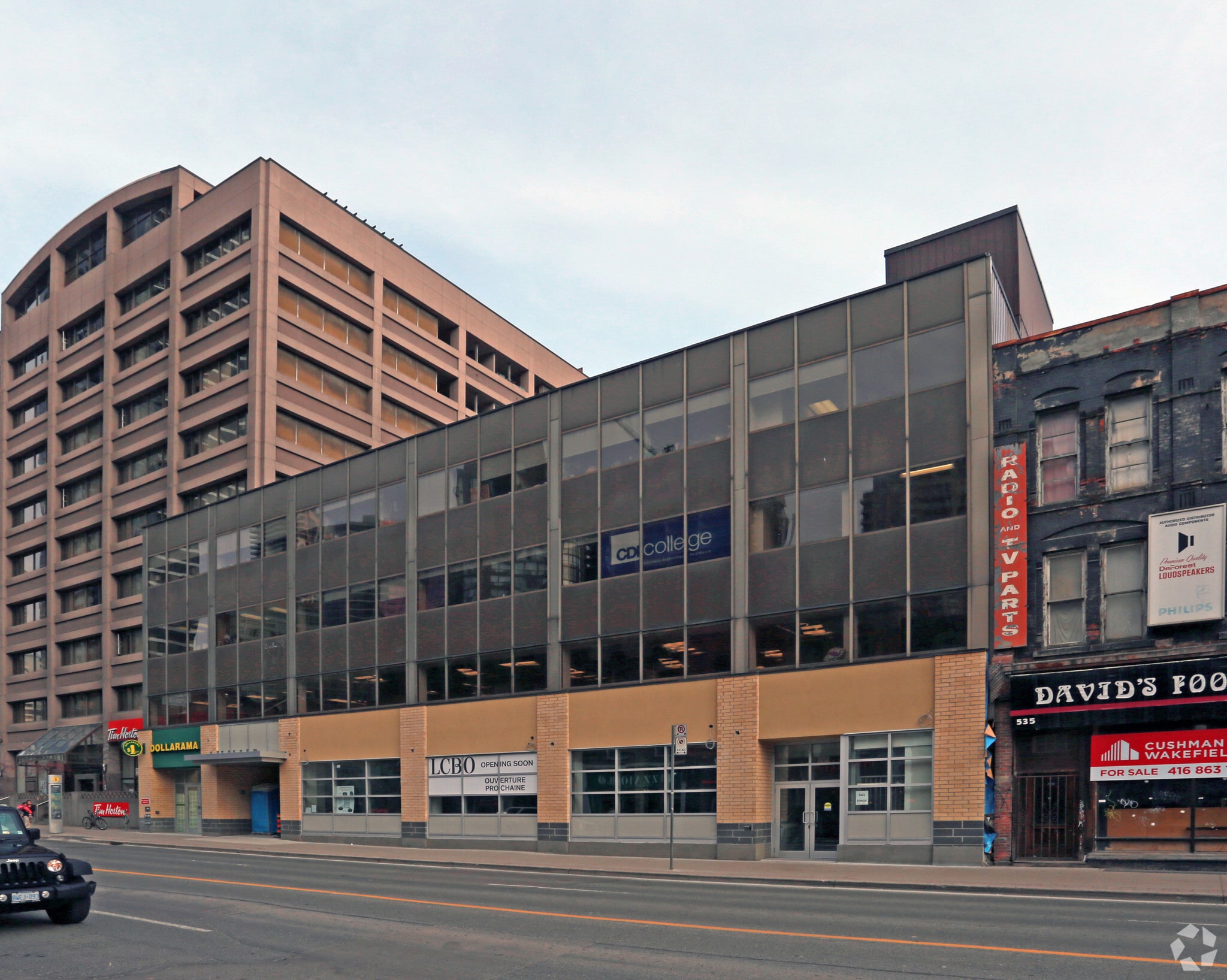 543-547 Yonge St, Toronto, ON for lease Building Photo- Image 1 of 2