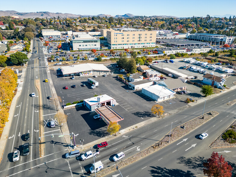 Lofas Family Investment portfolio of 2 properties for sale on LoopNet.ca - Aerial - Image 2 of 10