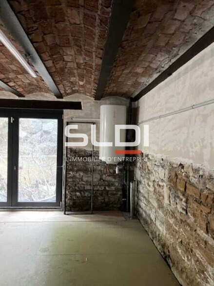 Flex in Neuville-sur-Saône for lease - Interior Photo - Image 3 of 10