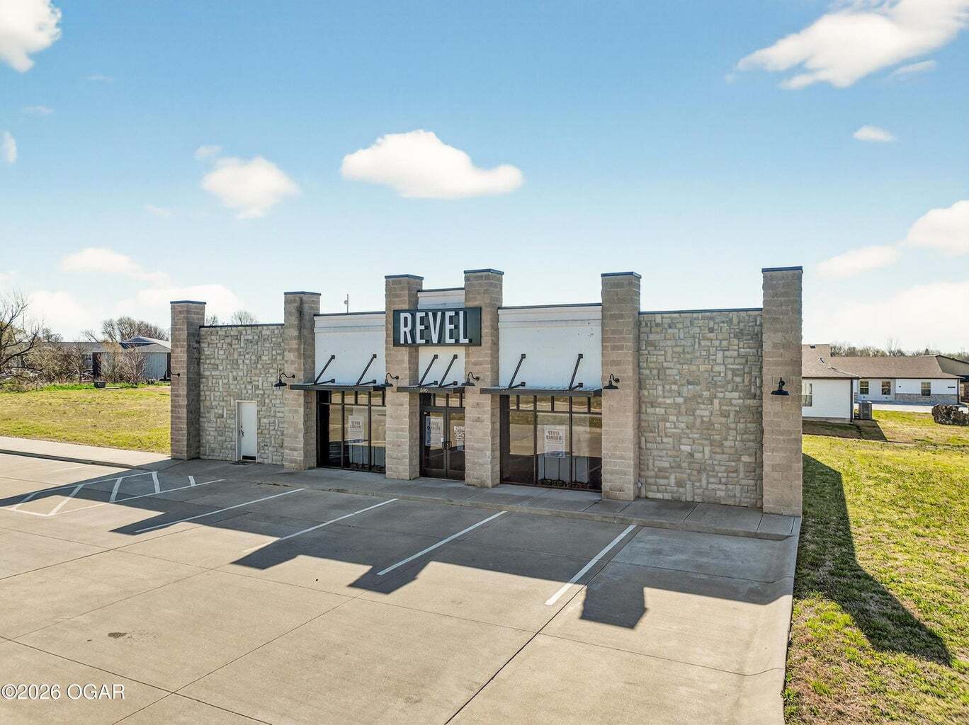 500 Peachtree Dr, Carthage, MO for sale Primary Photo- Image 1 of 18
