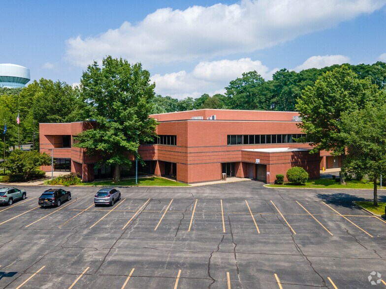 94 New Karner Rd, Albany, NY à louer - Photo principale - Image 1 de 28