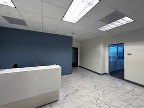 10375 Centurion Pky N, Jacksonville, FL for lease Interior Photo- Image 1 of 9