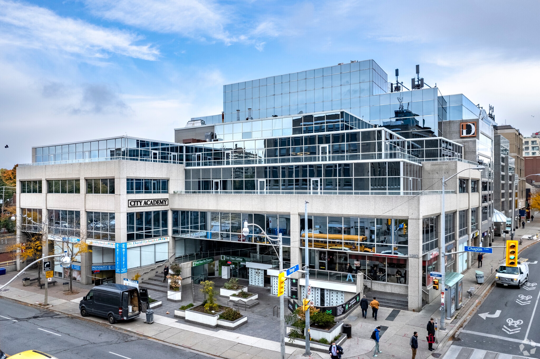 1910-1920 Yonge St, Toronto, ON à louer Photo du bâtiment- Image 1 de 12