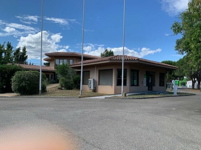 Office in Avignon for sale - Building Photo - Image 2 of 11