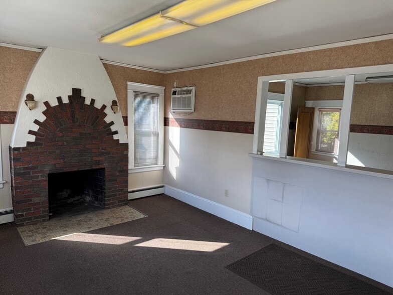 1567 Centerville Rd, Warwick, RI à vendre - Photo du bâtiment - Image 2 de 13