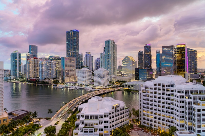 520 Brickell Key Dr, Miami, FL for lease - Building Photo - Image 3 of 7