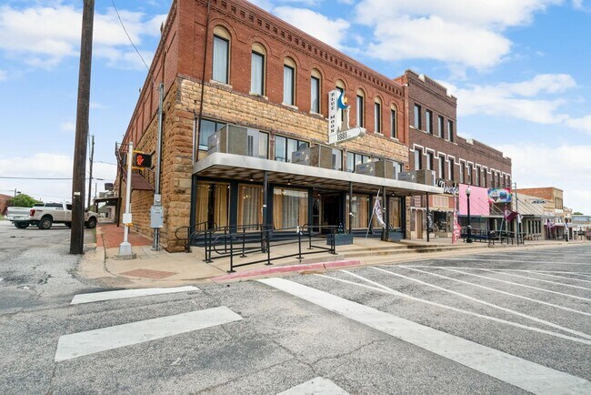 Plus de détails pour 100 N Texas St, De Leon, TX - Commerce de détail à vendre