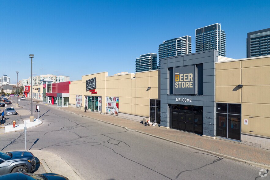 8783-8889 Yonge St, Richmond Hill, ON à louer - Photo du bâtiment - Image 3 de 9