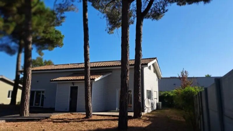 Bureau dans Le Haillan à vendre - Photo du bâtiment - Image 2 de 15